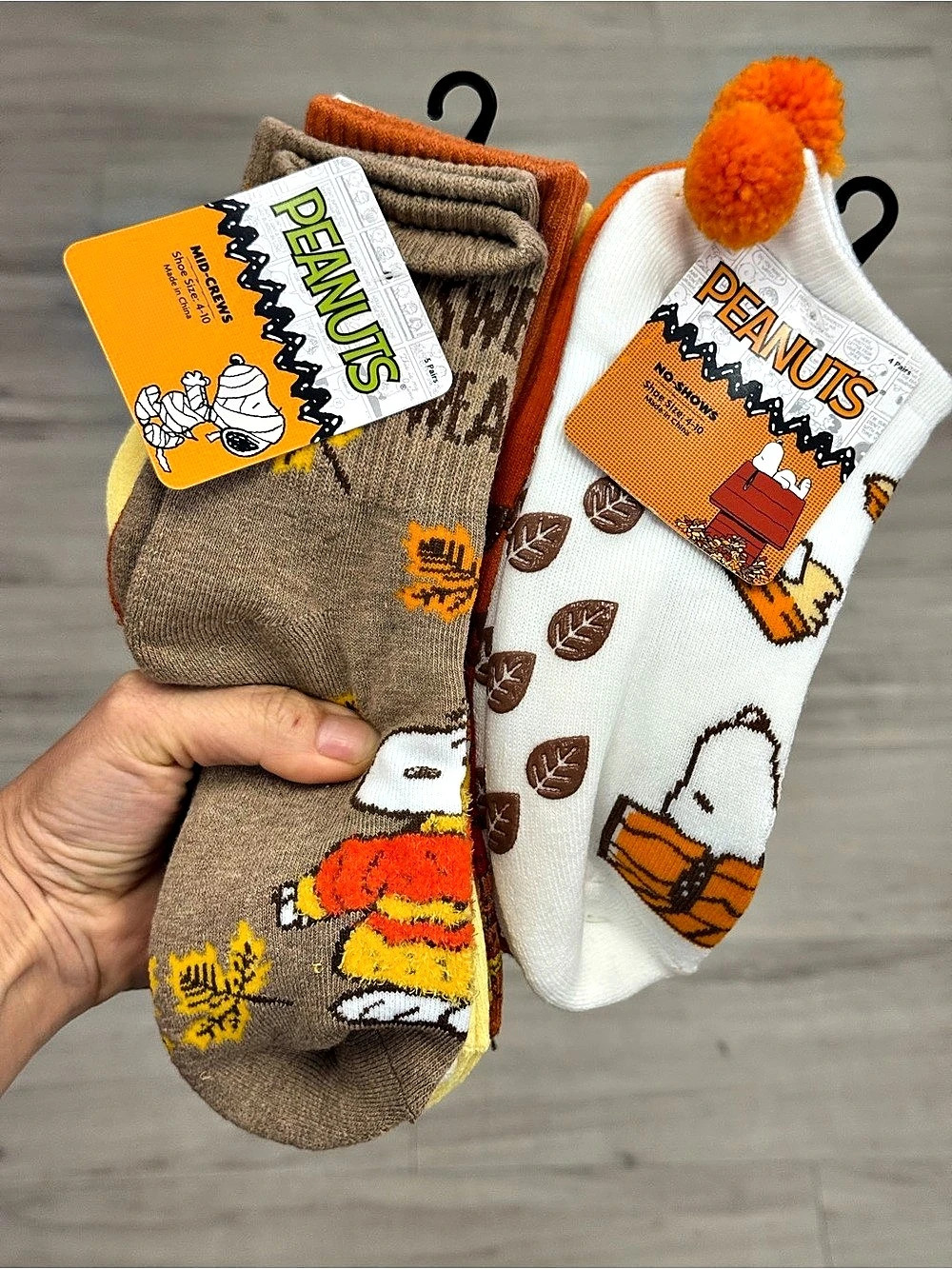 2 set of Peanuts Snoopy No-Show & Mid-Crew Socks 4-10